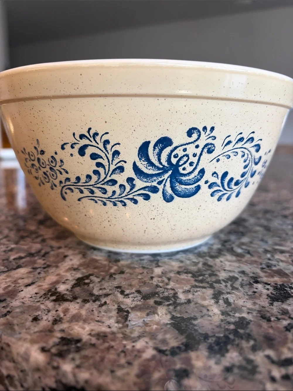 Vintage #402 1.5 Pyrex Tan Mixing Bowl